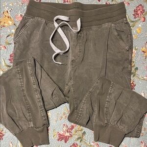 Aerie Casual Jogger Pants - Khaki Green